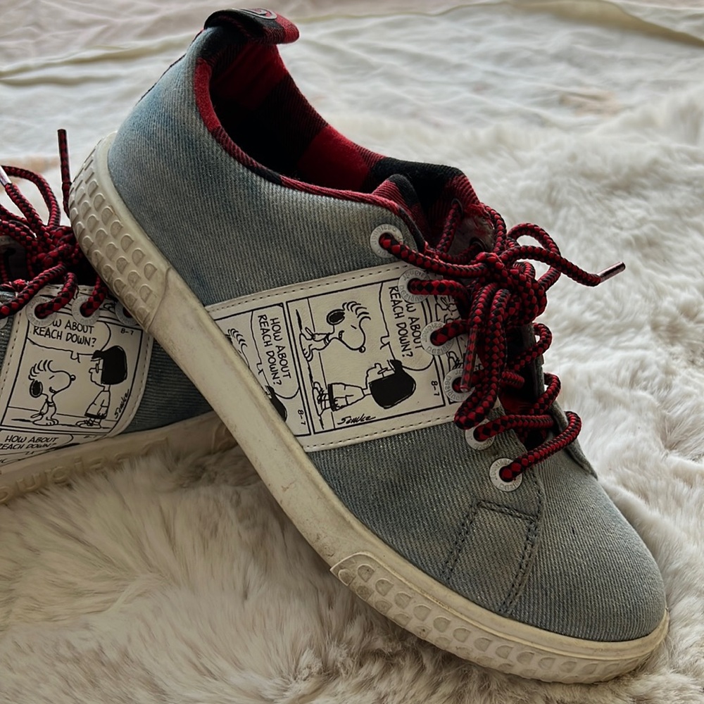 Desigual Peanuts Snoopy Buffalo Plaid Denim Medium Wash Sneakers.  Size 6